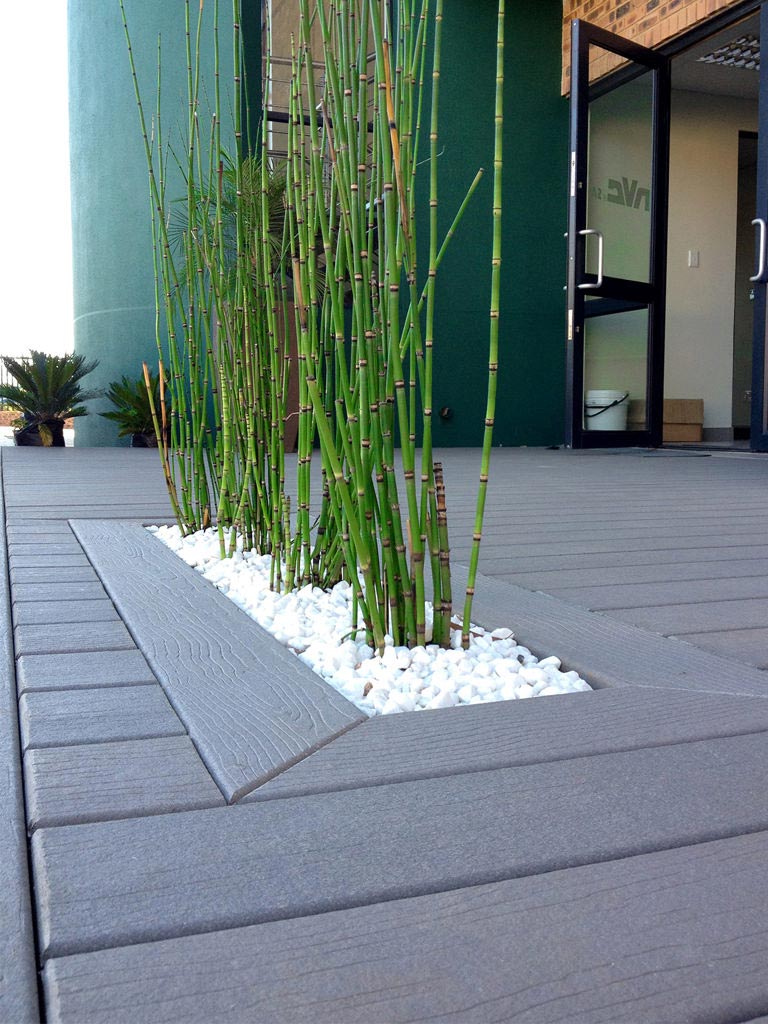 Close view of MoistureShield Vantage composite decking with built-in bamboo planter.