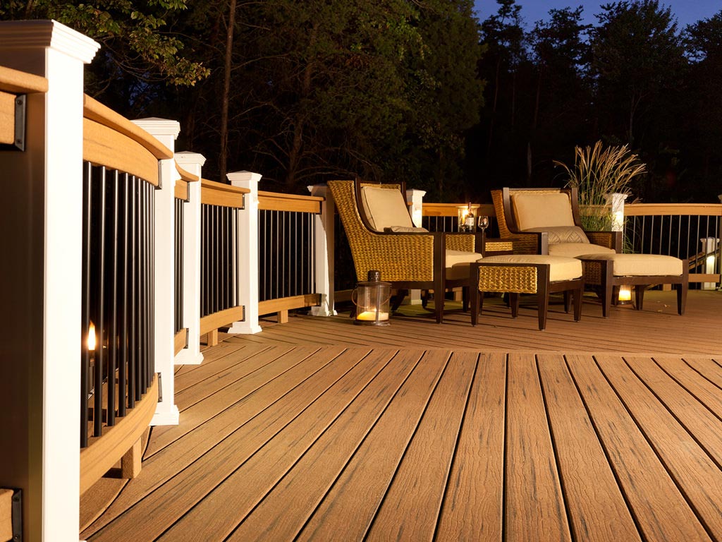 MoistureShield's Vantage composite decking backyard deck with curved railings, and wicker patio furniture.